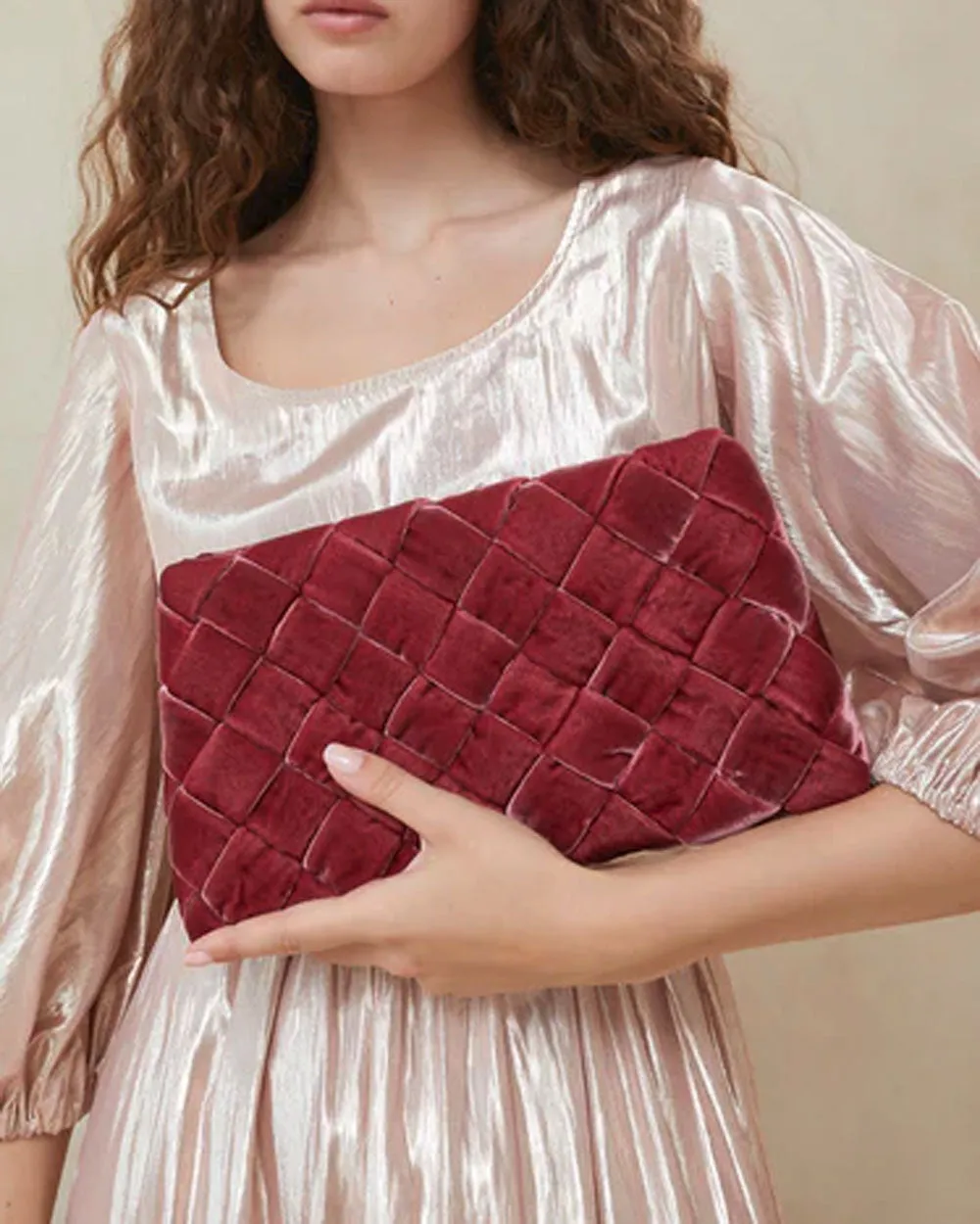 Aviva Woven Puff Clutch in Tea Rose