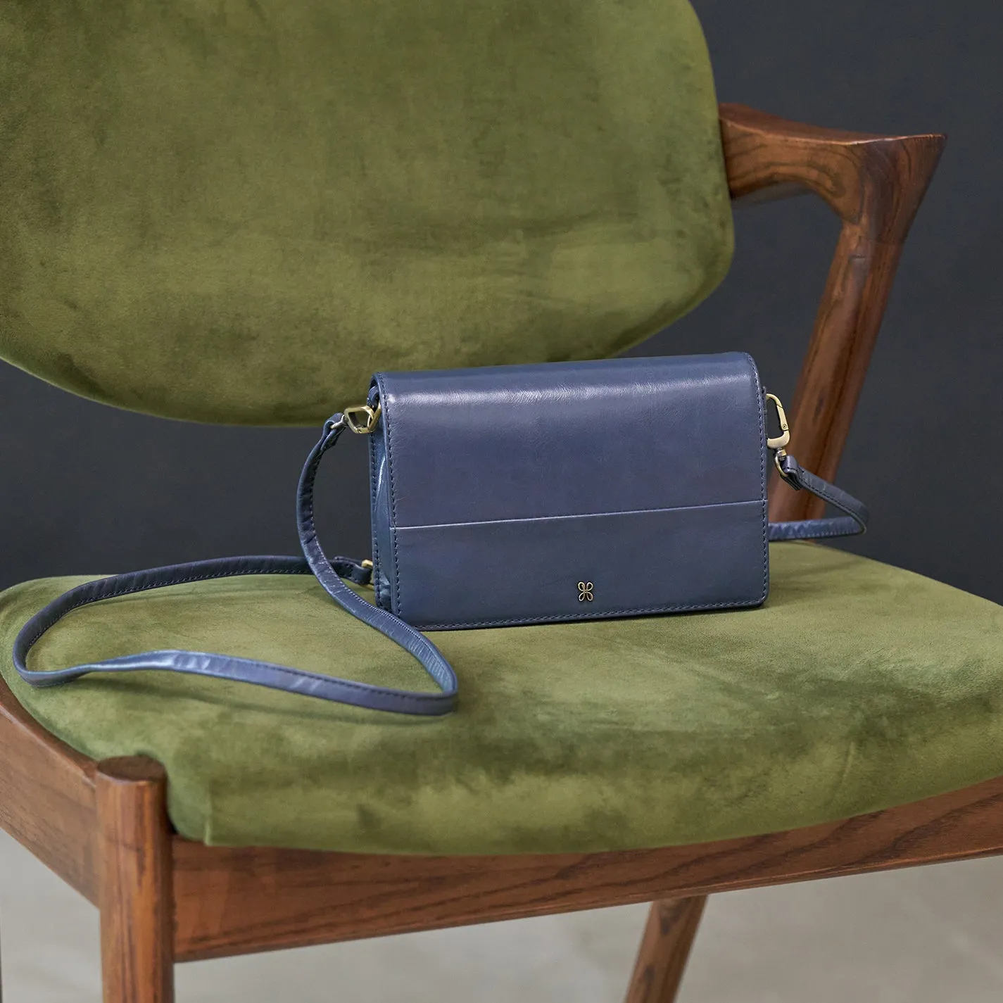 Jill Crossbody In Polished Leather - Blue Stone