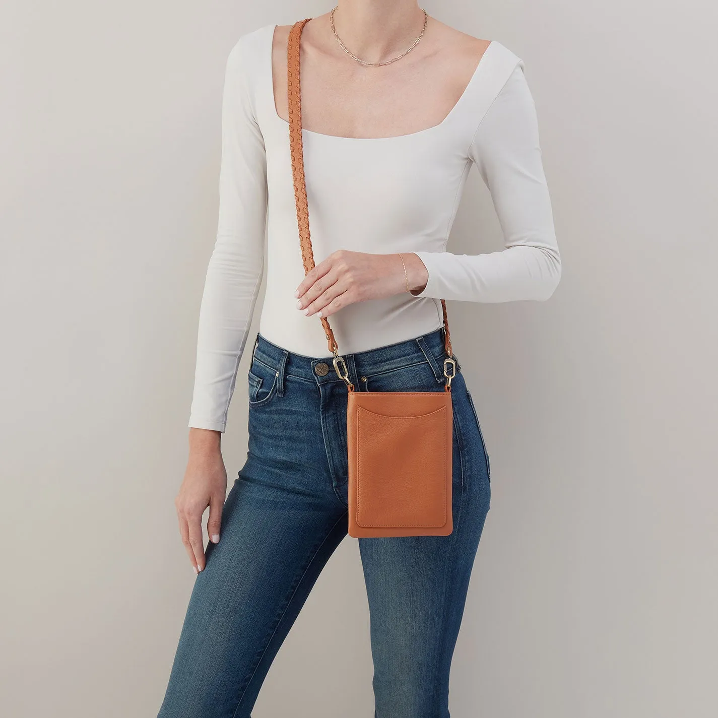 Tyler Phone Crossbody In Pebbled Leather - Butterscotch